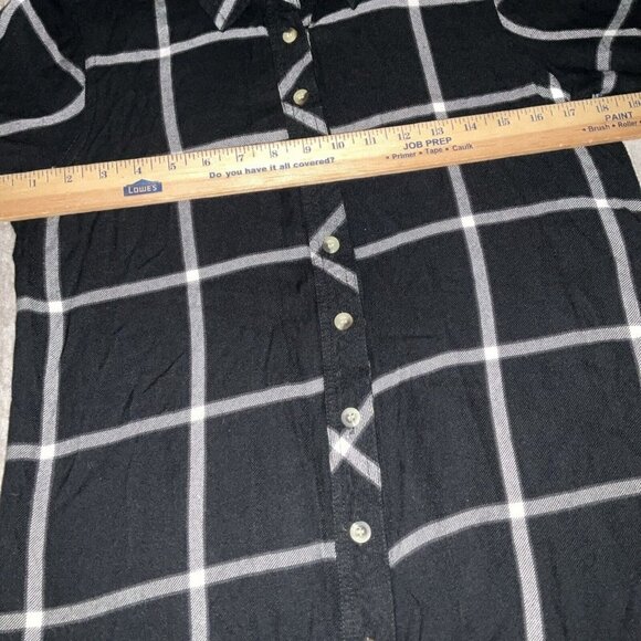 Tolani Collection Long-Sleeve Button Plaid Tunic Black/White - Picture 10 of 12